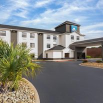 Days Inn by Wyndham McDonough Hotel