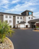 Days Inn by Wyndham McDonough Hotel