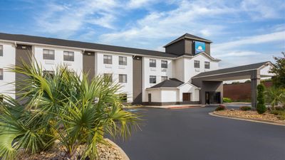 Days Inn by Wyndham McDonough Hotel