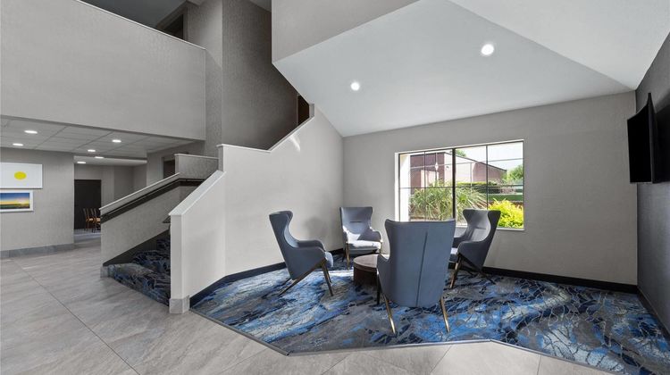 Days Inn by Wyndham McDonough Hotel Lobby