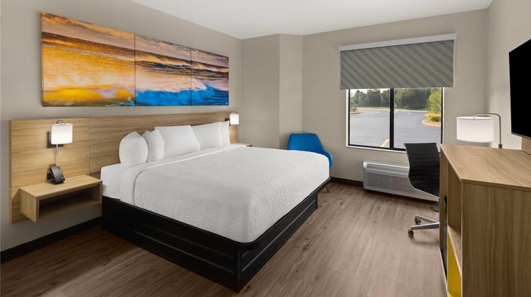 Days Inn by Wyndham McDonough Hotel Room