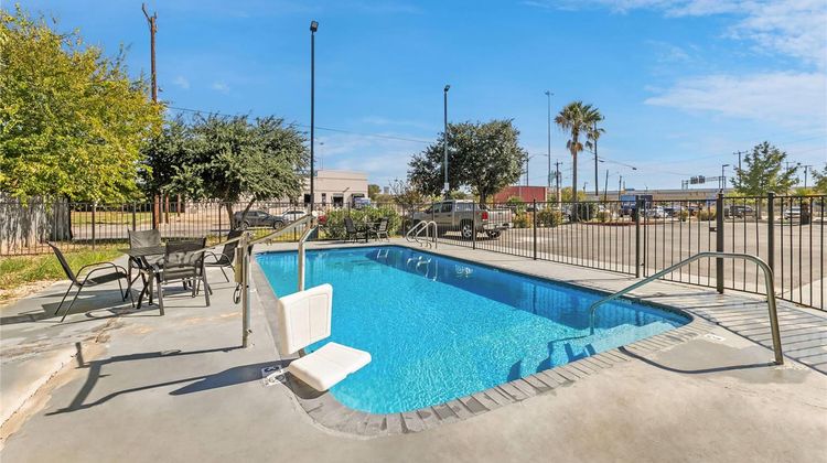 Days Inn San Antonio Downtown Pool