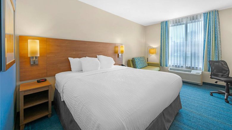<b>Sleep Inn & Suites Altoona North Room</b>. Images powered by <a href="https://iceportal.shijigroup.com/" title="IcePortal" target="_blank">IcePortal</a>.