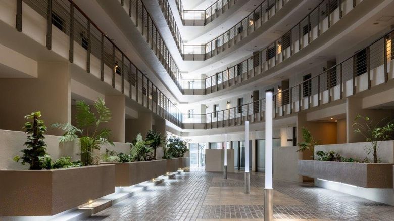 <b>Holiday Rentals Cape Town Lobby</b>. Images powered by <a href="https://iceportal.shijigroup.com/" title="IcePortal" target="_blank">IcePortal</a>.