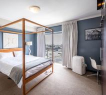 Holiday Rentals Cape Town Room