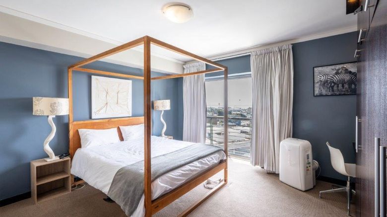 <b>Holiday Rentals Cape Town Room</b>. Images powered by <a href="https://iceportal.shijigroup.com/" title="IcePortal" target="_blank">IcePortal</a>.