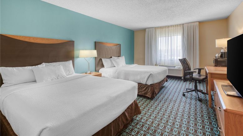 <b>SureStay by Best Western Mount Pleasant Room</b>. Images powered by <a href="https://iceportal.shijigroup.com/" title="IcePortal" target="_blank">IcePortal</a>.