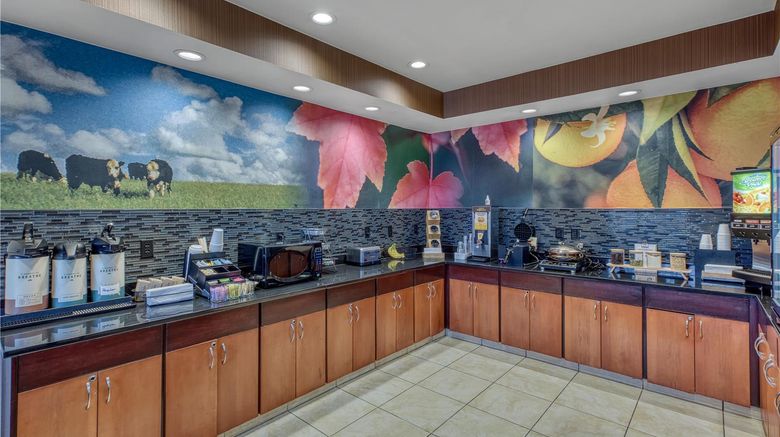 <b>SureStay by Best Western Mount Pleasant Restaurant</b>. Images powered by <a href="https://iceportal.shijigroup.com/" title="IcePortal" target="_blank">IcePortal</a>.
