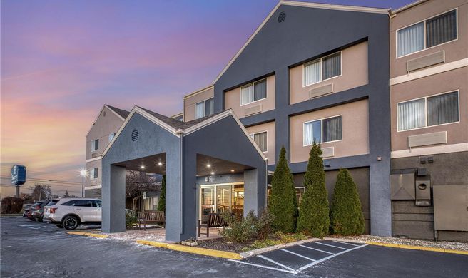 SureStay by Best Western Mount Pleasant Exterior