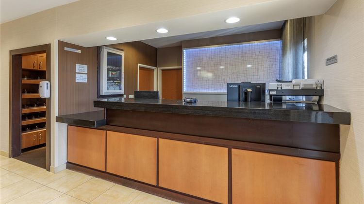 SureStay by Best Western Mount Pleasant Lobby