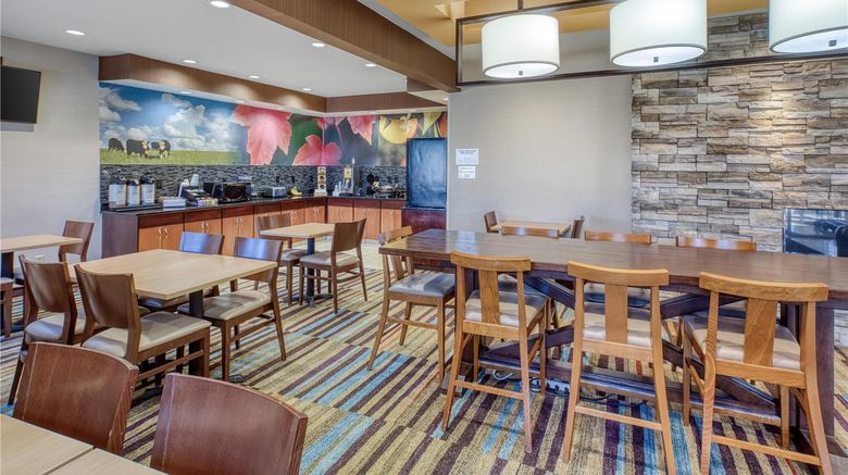<b>SureStay by Best Western Mount Pleasant Restaurant</b>. Images powered by <a href="https://iceportal.shijigroup.com/" title="IcePortal" target="_blank">IcePortal</a>.