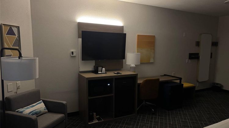 Comfort Inn & Suites Memphis Germantown Room