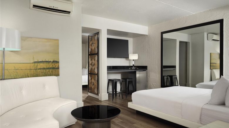 <b>The Clarendon Hotel & Spa, BW Signature Suite</b>. Images powered by <a href="https://iceportal.shijigroup.com/" title="IcePortal" target="_blank">IcePortal</a>.