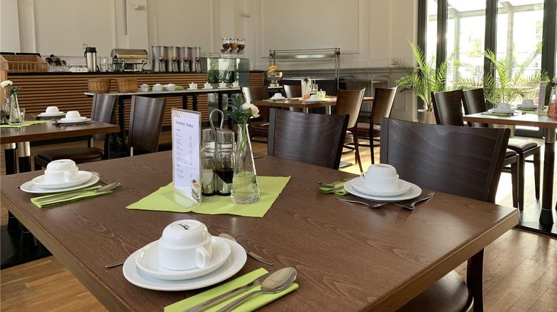 <b>Parkhotel Putbus Superior Restaurant</b>. Images powered by <a href="https://iceportal.shijigroup.com/" title="IcePortal" target="_blank">IcePortal</a>.