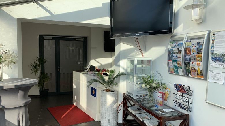 <b>Parkhotel Putbus Superior Lobby</b>. Images powered by <a href="https://iceportal.shijigroup.com/" title="IcePortal" target="_blank">IcePortal</a>.