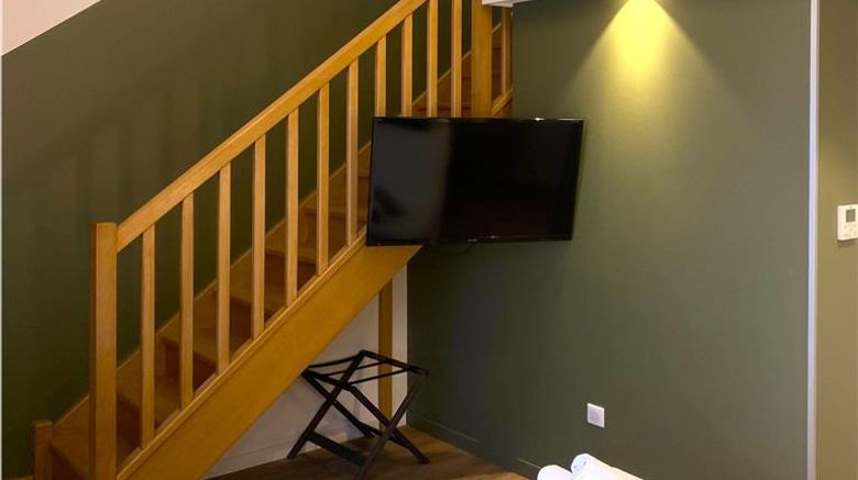 <b>Sure Hotel by Best Western Dijon Sud Room</b>. Images powered by <a href="https://iceportal.shijigroup.com/" title="IcePortal" target="_blank">IcePortal</a>.