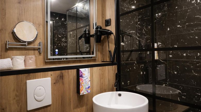 <b>Sure Hotel by Best Western Dijon Sud Room</b>. Images powered by <a href="https://iceportal.shijigroup.com/" title="IcePortal" target="_blank">IcePortal</a>.
