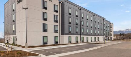 ECHO Suites Extended Stay by Wyndham Exterior