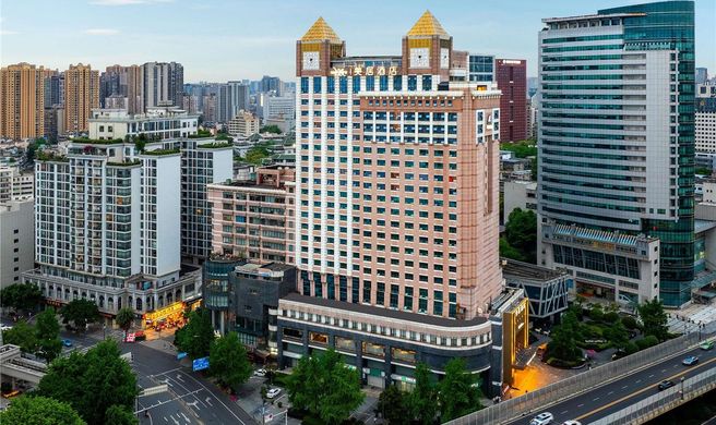 Mercure Chengdu Tianfu Square Exterior