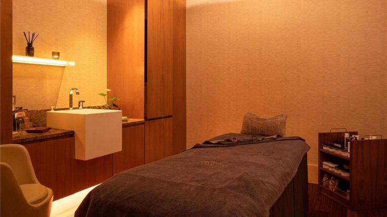 <b>Lucknam Park Hotel and Spa Spa</b>. Images powered by <a href="https://iceportal.shijigroup.com/" title="IcePortal" target="_blank">IcePortal</a>.