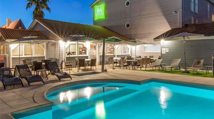 Ibis Styles Aubagne Gemenos Pool