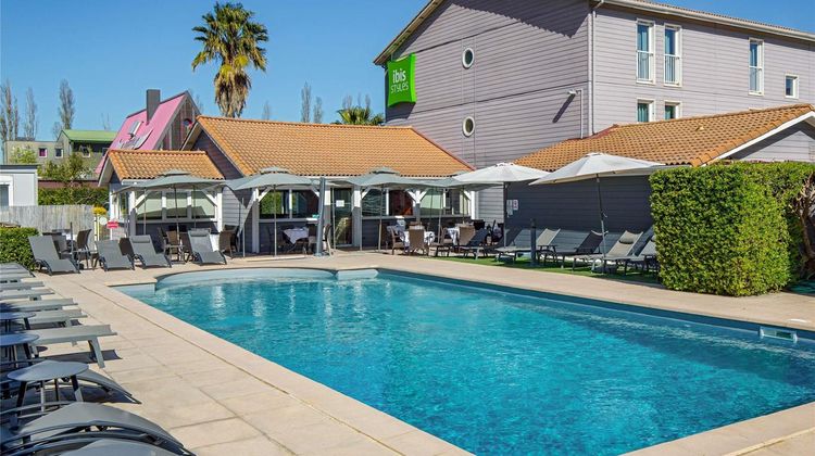 Ibis Styles Aubagne Gemenos Pool