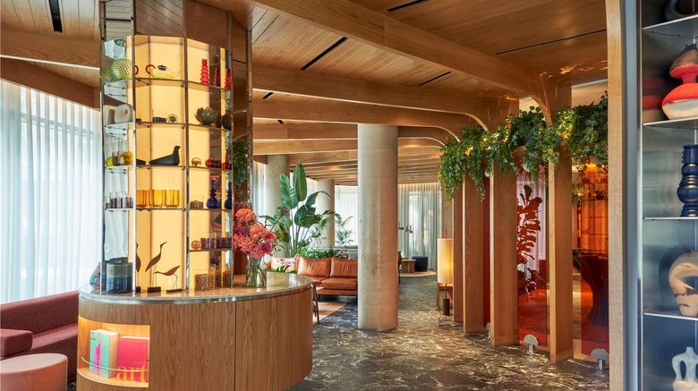 <b>The BoTree London, Curio Collection Lobby</b>. Images powered by <a href="https://iceportal.shijigroup.com/" title="IcePortal" target="_blank">IcePortal</a>.
