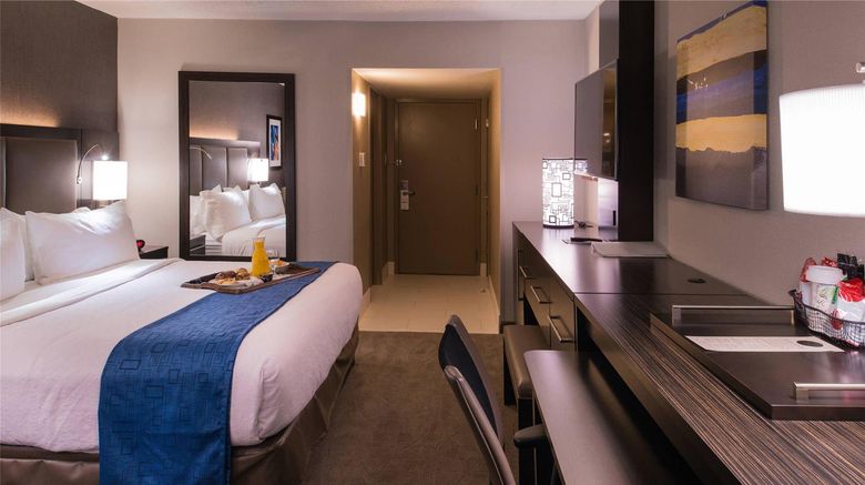 <b>Radisson St Louis Downtown Conv Ctr Room</b>. Images powered by <a href="https://iceportal.shijigroup.com/" title="IcePortal" target="_blank">IcePortal</a>.