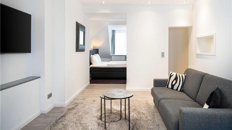 <b>elaya Hotel Hannover City Suite</b>. Images powered by <a href="https://iceportal.shijigroup.com/" title="IcePortal" target="_blank">IcePortal</a>.