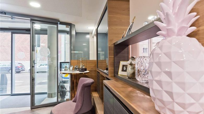 <b>elaya Hotel Munich City Lobby</b>. Images powered by <a href="https://iceportal.shijigroup.com/" title="IcePortal" target="_blank">IcePortal</a>.