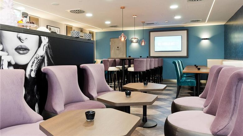<b>elaya Hotel Munich City Lobby</b>. Images powered by <a href="https://iceportal.shijigroup.com/" title="IcePortal" target="_blank">IcePortal</a>.