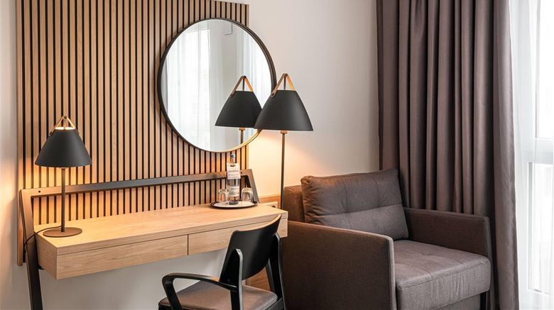 <b>elaya Hotel Augsburg Suite</b>. Images powered by <a href="https://iceportal.shijigroup.com/" title="IcePortal" target="_blank">IcePortal</a>.