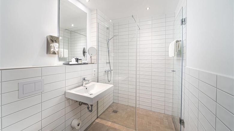 <b>elaya Hotel Augsburg Suite</b>. Images powered by <a href="https://iceportal.shijigroup.com/" title="IcePortal" target="_blank">IcePortal</a>.