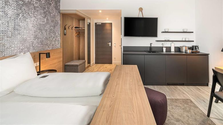 <b>elaya Hotel Augsburg Suite</b>. Images powered by <a href="https://iceportal.shijigroup.com/" title="IcePortal" target="_blank">IcePortal</a>.