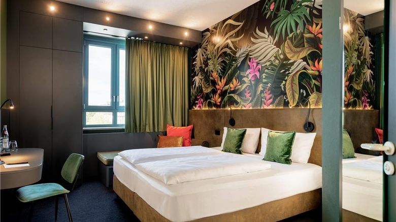 <b>Rugs Hotel Augsburg Room</b>. Images powered by <a href="https://iceportal.shijigroup.com/" title="IcePortal" target="_blank">IcePortal</a>.