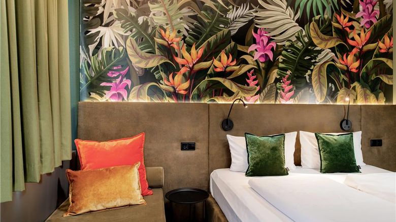 <b>Rugs Hotel Augsburg Room</b>. Images powered by <a href="https://iceportal.shijigroup.com/" title="IcePortal" target="_blank">IcePortal</a>.