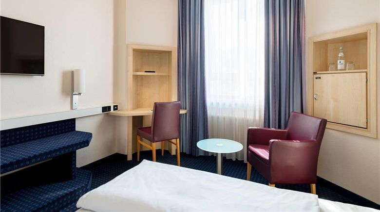 <b>Rugs Hotel Augsburg Room</b>. Images powered by <a href="https://iceportal.shijigroup.com/" title="IcePortal" target="_blank">IcePortal</a>.