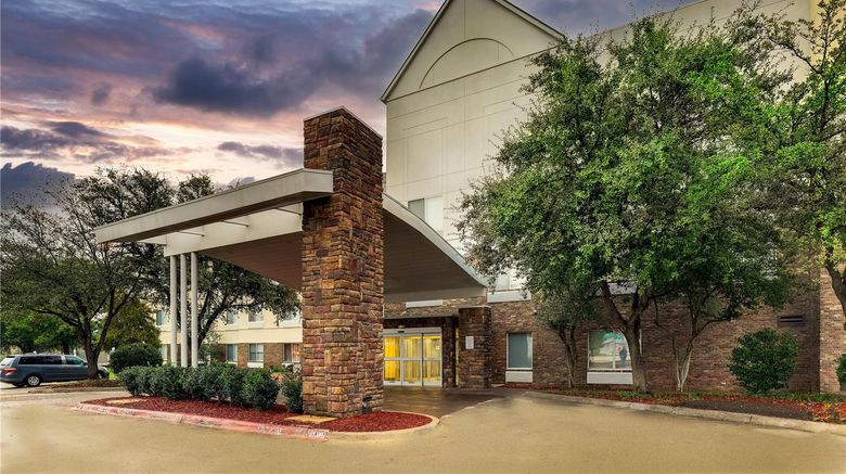 <b>Best Western Plus Las Colinas Inn & Ste Exterior</b>. Images powered by <a href="https://iceportal.shijigroup.com/" title="IcePortal" target="_blank">IcePortal</a>.