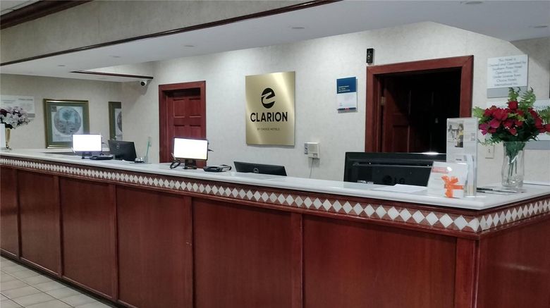 <b>Clarion Inn Southern Pines Pinehurst Lobby</b>. Images powered by <a href="https://iceportal.shijigroup.com/" title="IcePortal" target="_blank">IcePortal</a>.