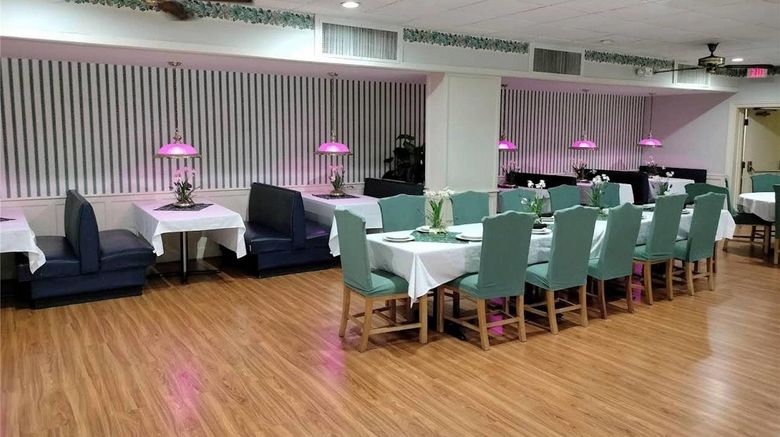 <b>Clarion Inn Southern Pines Pinehurst Restaurant</b>. Images powered by <a href="https://iceportal.shijigroup.com/" title="IcePortal" target="_blank">IcePortal</a>.