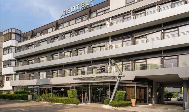 ANA Neotel Exterior