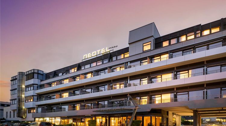 ANA Neotel Exterior