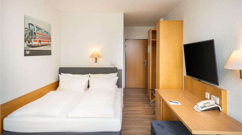 <b>ANA Neotel Room</b>. Images powered by <a href="https://iceportal.shijigroup.com/" title="IcePortal" target="_blank">IcePortal</a>.