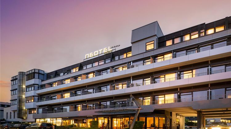ANA Neotel Exterior
