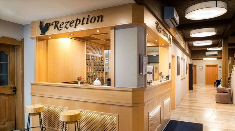ANA Goggl Lobby