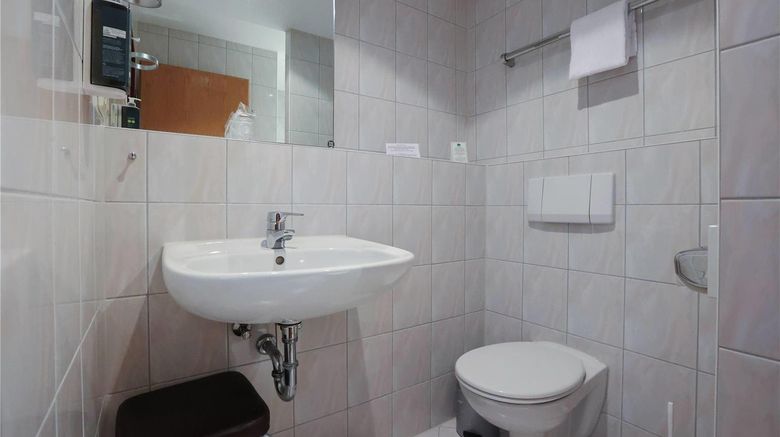 <b>ANA Panorama Room</b>. Images powered by <a href="https://iceportal.shijigroup.com/" title="IcePortal" target="_blank">IcePortal</a>.