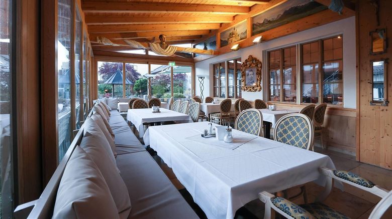 <b>ANA Panorama Restaurant</b>. Images powered by <a href="https://iceportal.shijigroup.com/" title="IcePortal" target="_blank">IcePortal</a>.