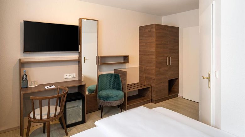 <b>ANA Liberty Room</b>. Images powered by <a href="https://iceportal.shijigroup.com/" title="IcePortal" target="_blank">IcePortal</a>.