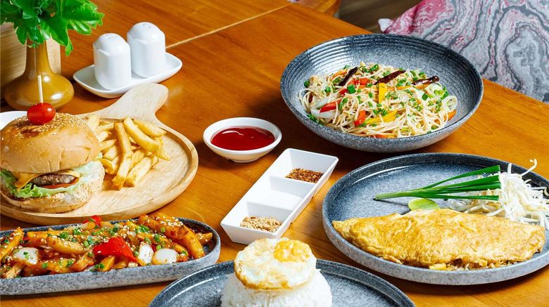 <b>Mercure Phuket Patong Journeyhub Restaurant</b>. Images powered by <a href="https://iceportal.shijigroup.com/" title="IcePortal" target="_blank">IcePortal</a>.