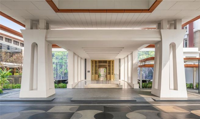 Hilton Bangkok Suvarnabhumi Golf Resort Exterior